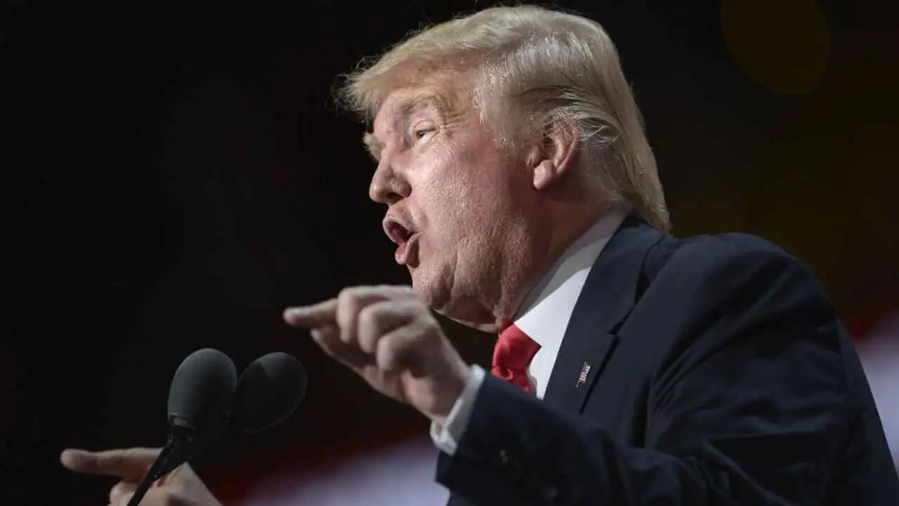 ترامب يضغط على أوروبا لخفض الرسوم الجمركية من جانب واحد