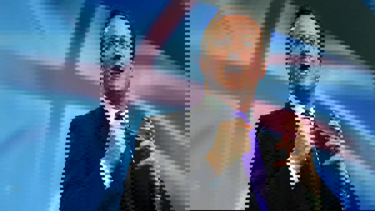 حارس ديفيد كاميرون ينسى مسدسه في حمام طائرة‎