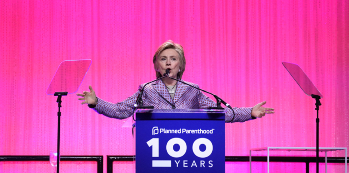 هيلاري كلينتون تطلق منظمة سياسية خاصة بها