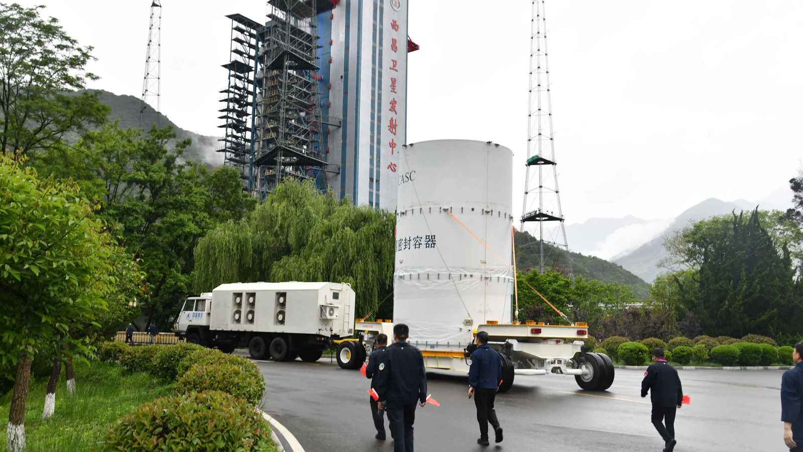 الصين تطلق مهمة لجمع عينات من كويكب قرب الأرض