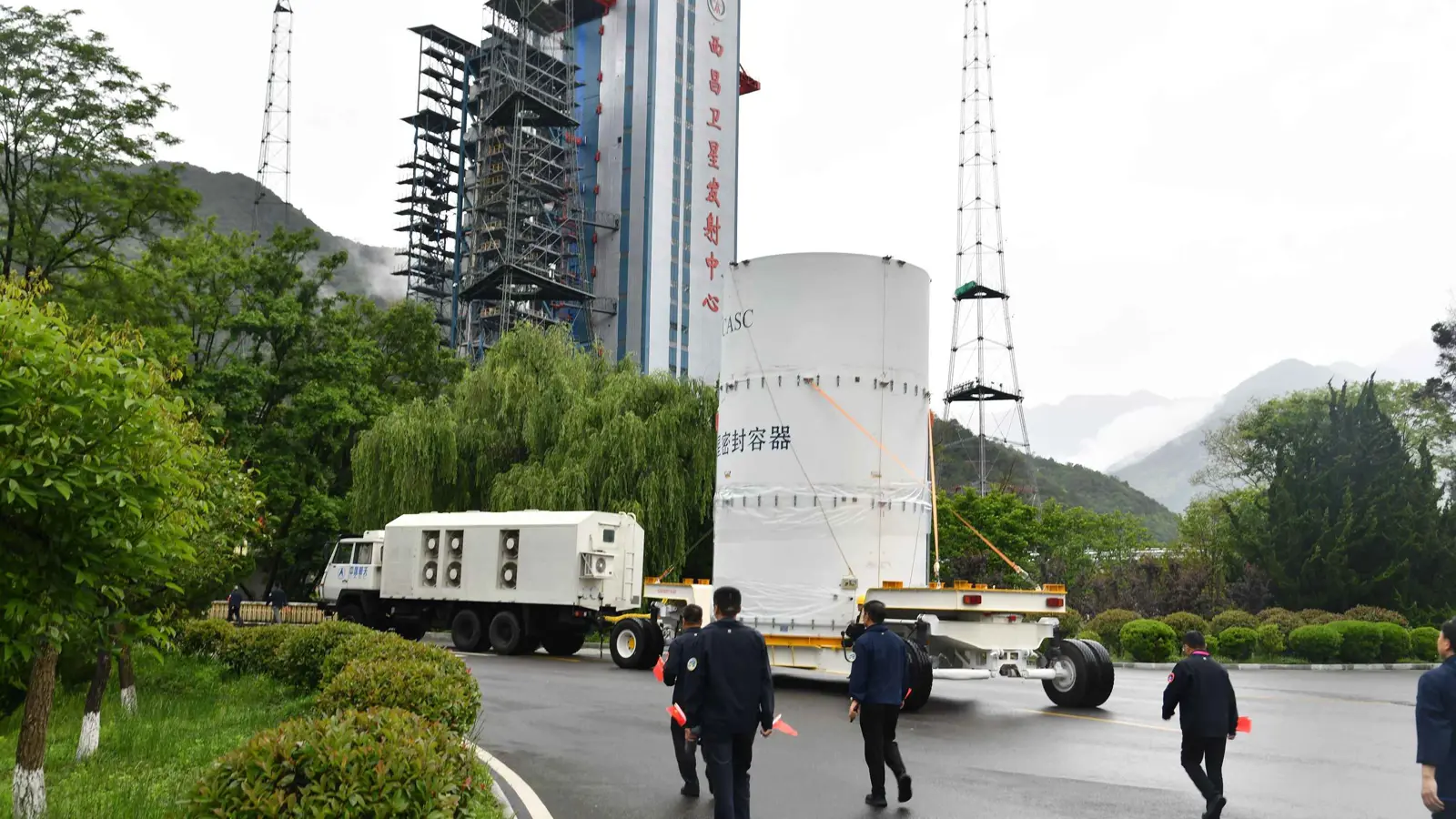 الصين تطلق مهمة لجمع عينات من كويكب قرب الأرض