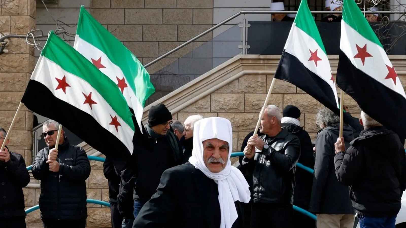 إسرائيل تلوح بورقة الدروز.. هل تفتح جبهة جديدة في الجنوب السوري؟