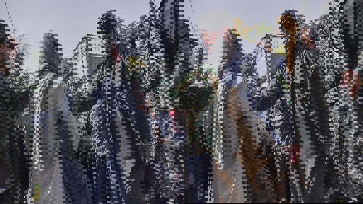 لمواجهة الجوع والبطالة.. طالبان تطلق برنامج "العمل مقابل الغذاء"