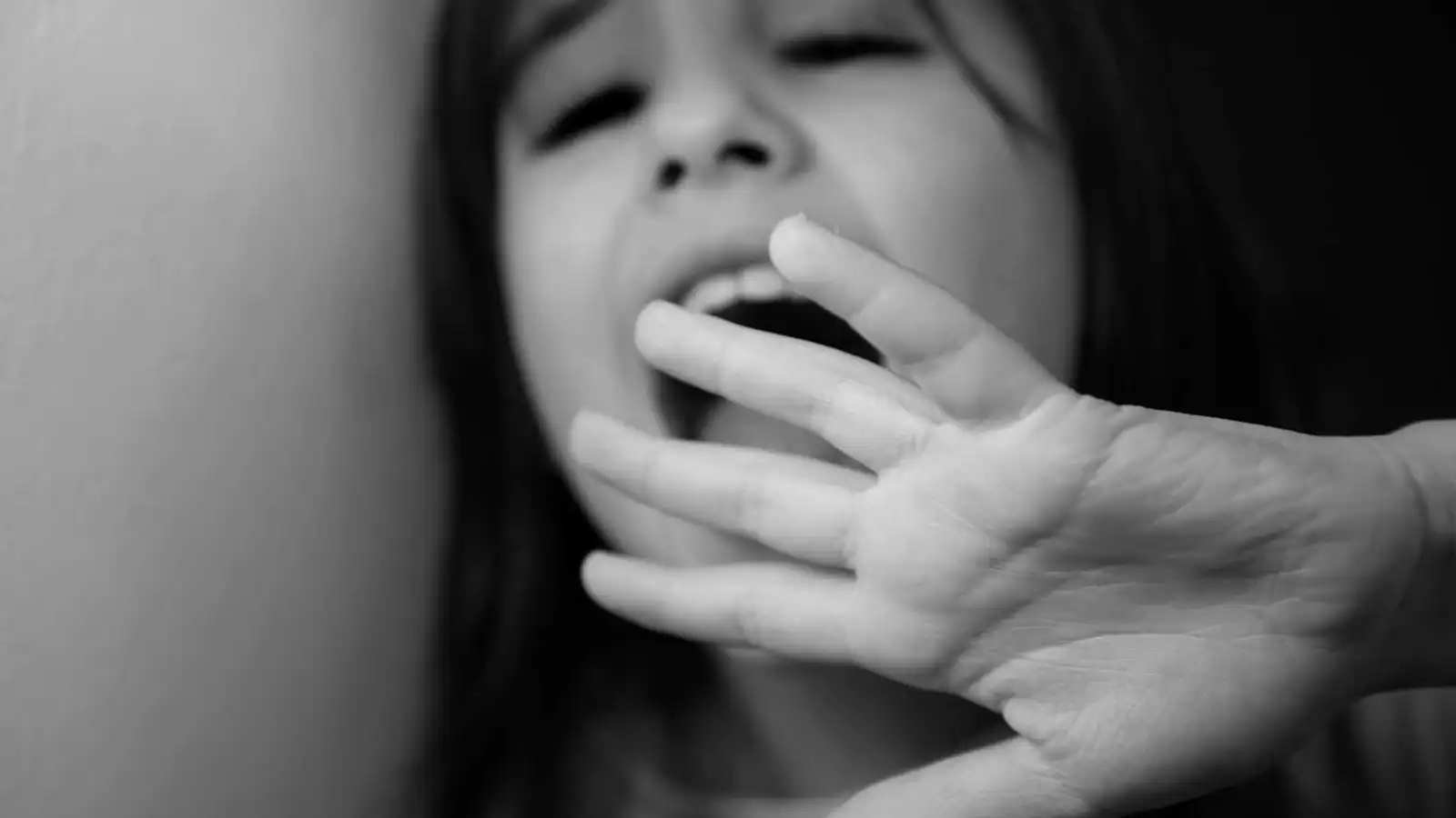 الهند.. معلم يقتل طالبته خنقا بعد محاولته التحرش بها