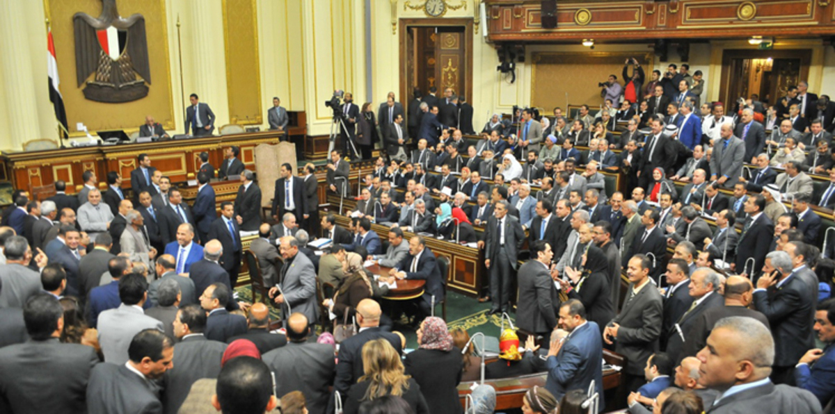 مناكفات البرلمان المصري.. أزمات تحرج الحكومة وتؤلب الرأي العام