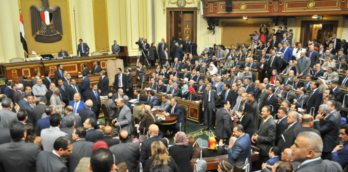 مناكفات البرلمان المصري.. أزمات تحرج الحكومة وتؤلب الرأي العام