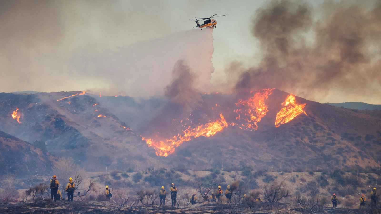 هل أسهم الاحتباس الحراري في اندلاع حرائق كاليفورنيا؟