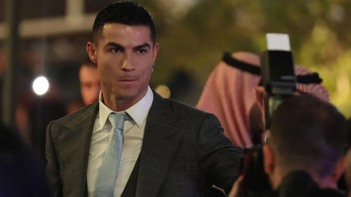 الأمير عبدالعزيز بن تركي وزير الرياضة السعودي يستقبل رونالدو في "ليالي الدرعية" (فيديو)