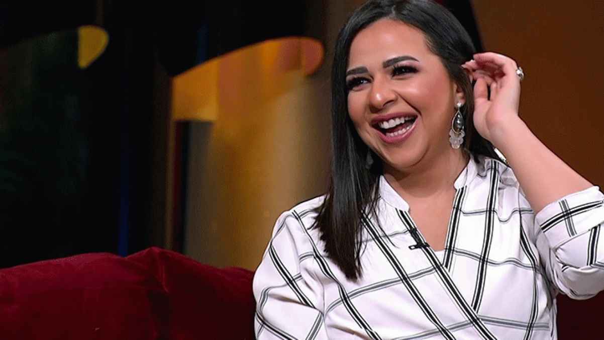 دنيا سمير غانم ترد على الشائعات وتكشف حقيقة حمل شقيقتها إيمي