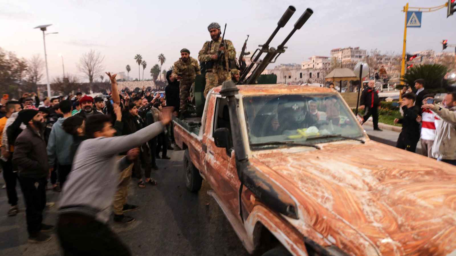 تقدمت نحو ريف حمص.. فصائل تسيطر على كتيبة الهندسة شمال الرستن