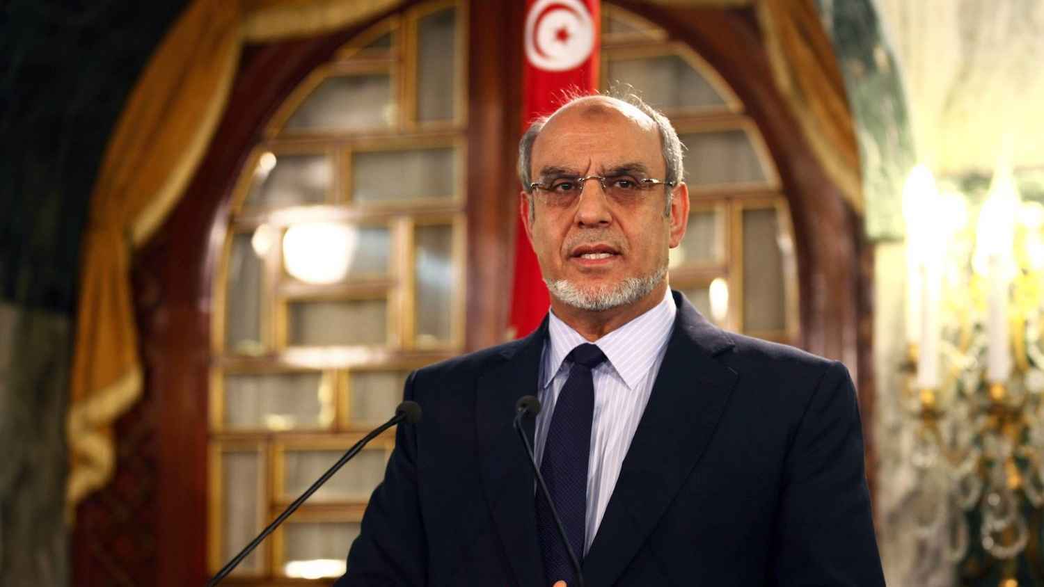 غادر منزله "دون إذن قضائي".. التحقيق مع رئيس حكومة تونسي أسبق