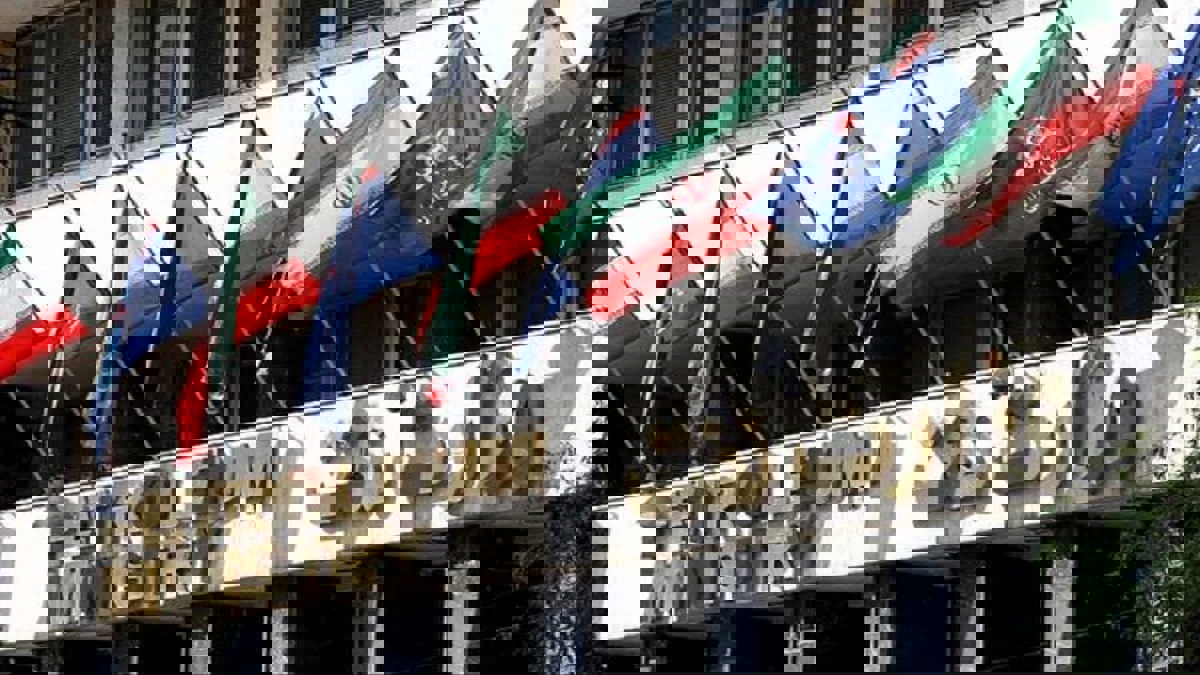 حريق ضخم في مبنى وزارة النفط الإيرانية