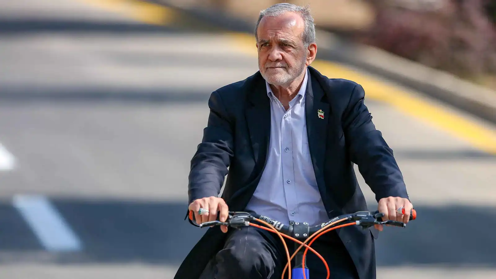 بزشكيان يوجه ببدء محادثات مع واشنطن بشأن البرنامج النووي