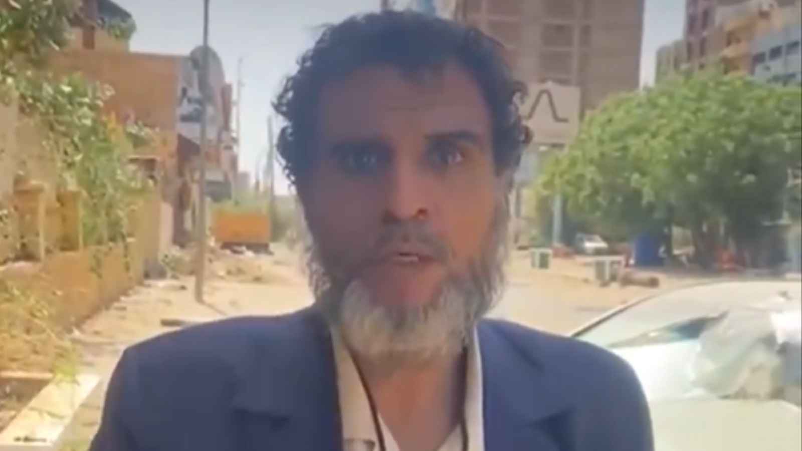 بعد عامين من التشرد.. دبلوماسي يمني يناشد بإجلائه من الخرطوم (فيديو)