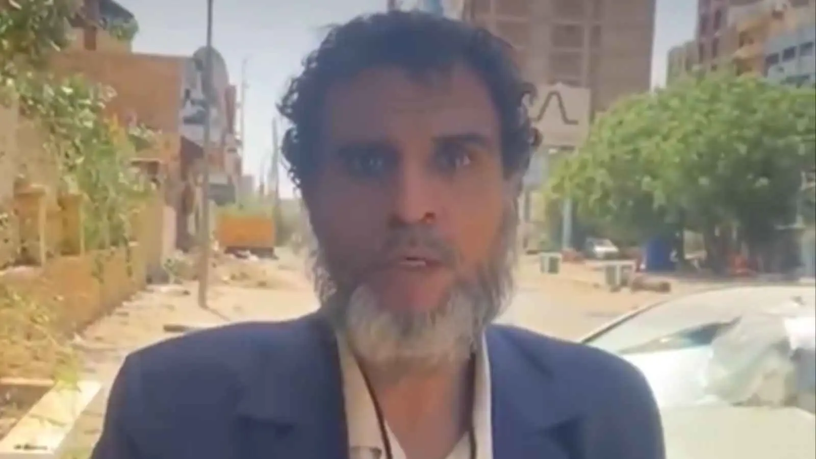 بعد عامين من التشرد.. دبلوماسي يمني يناشد بإجلائه من الخرطوم (فيديو)