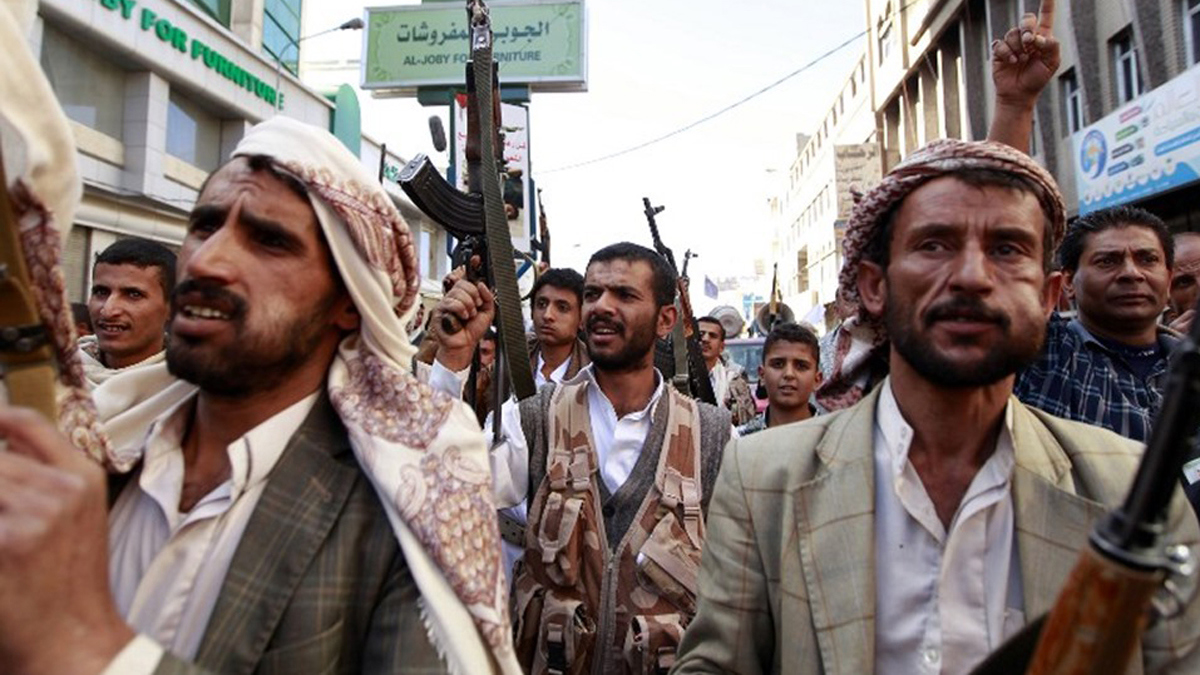 الحوثيون يحرقون مكتبة أحد أقدم المساجد في الإسلام (فيديو)