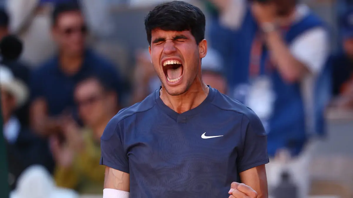 ألكاراز يهزم سينر ويتأهل لنهائي بطولة رولان غاروس