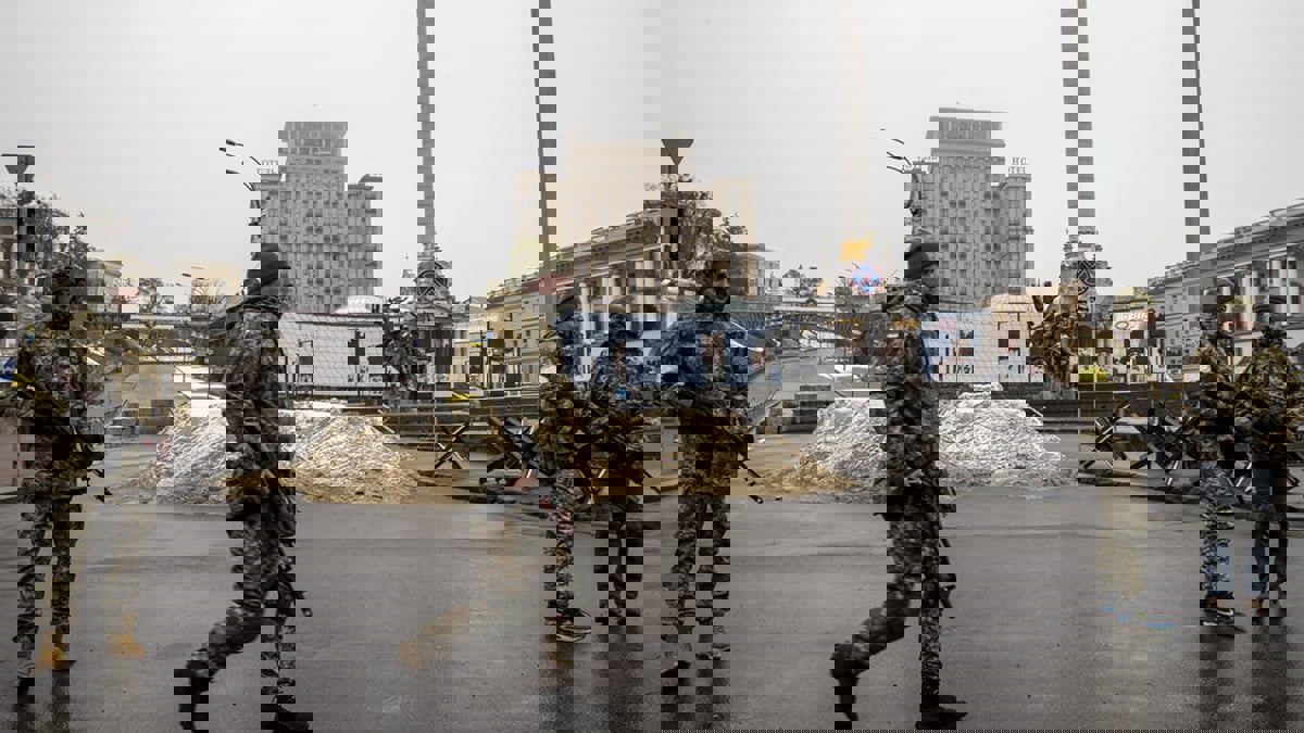 بعد تكثيف القصف الروسي.. كييف تفرض حظر تجول مدته 35 ساعة