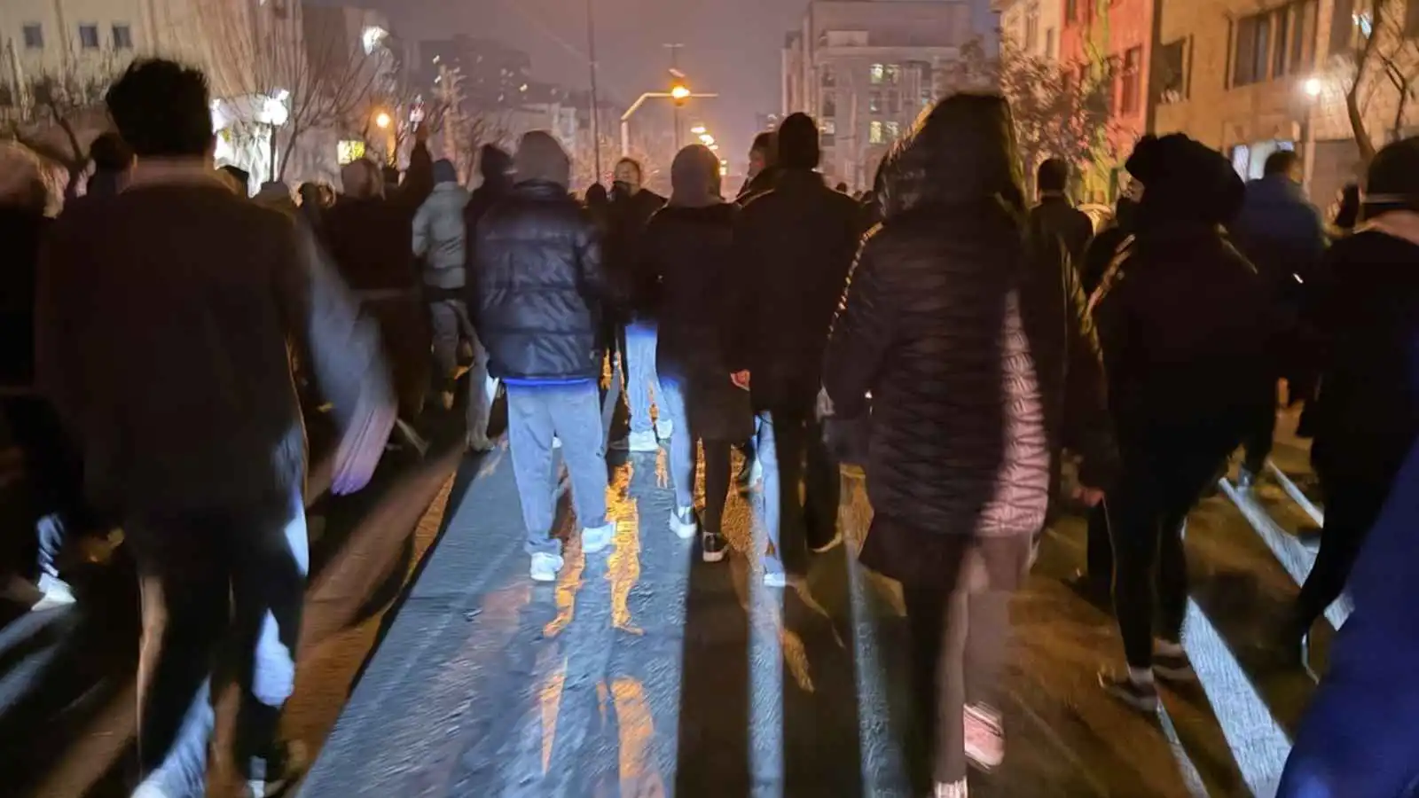 الغارديان: ترامب لا يملك خيارات تُذكر لدعم المحتجين في إيران