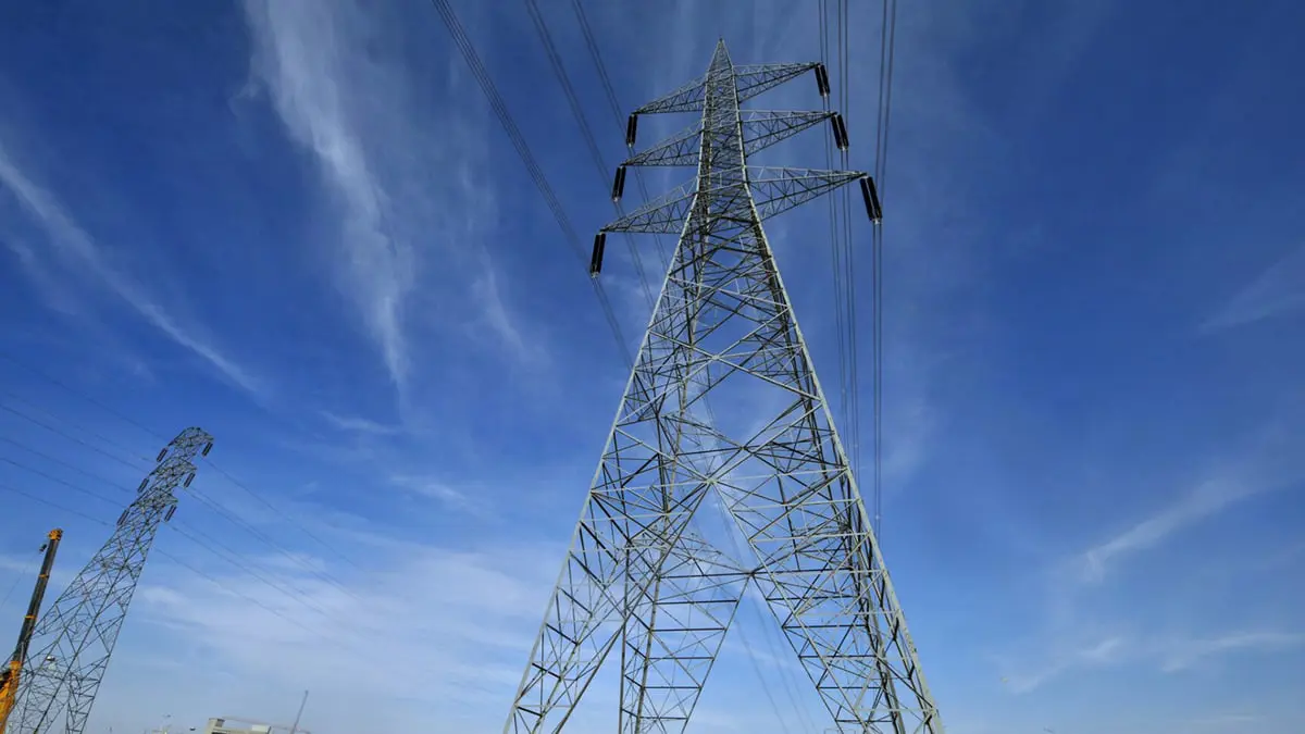 مصر والسعودية توقعان اتفاقية للربط الكهربائي بين البلدين