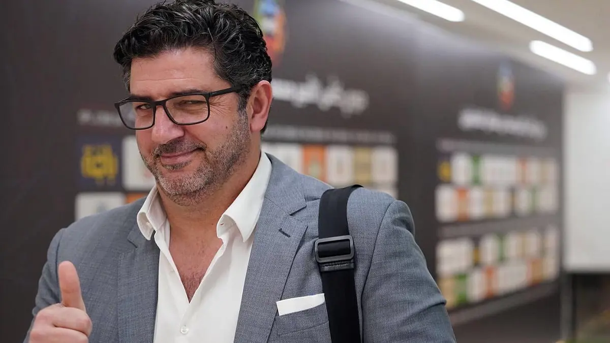 فيتوريا ينتظر الحصول على مستحقاته من النصر لقبول عرض الهلال