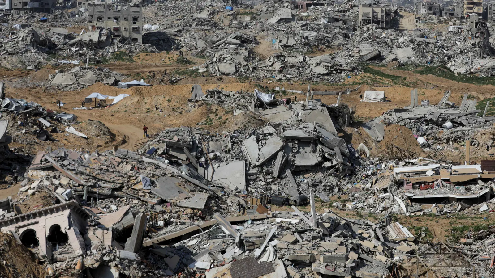 "نيوزويك": خطة ترامب لغزة تعني وجوداً أمريكياً هو "الأكثر جدلاً" في العالم