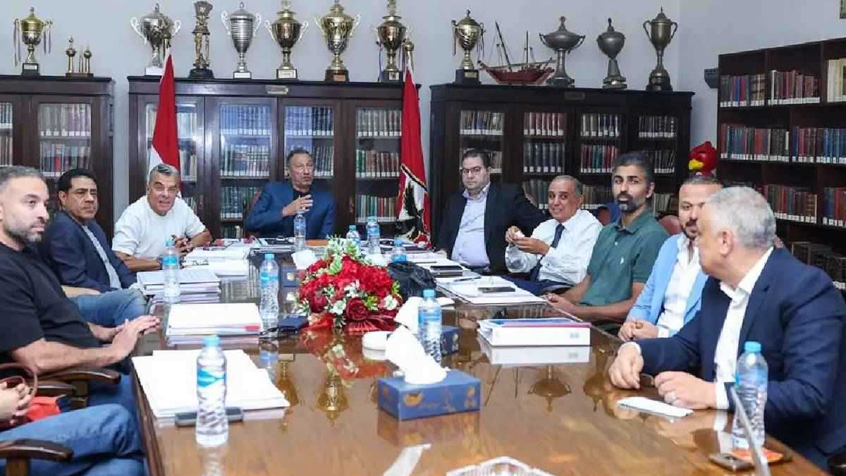 هل يتراجع محمود الخطيب عن قرار عدم الترشح لرئاسة الأهلي المصري؟