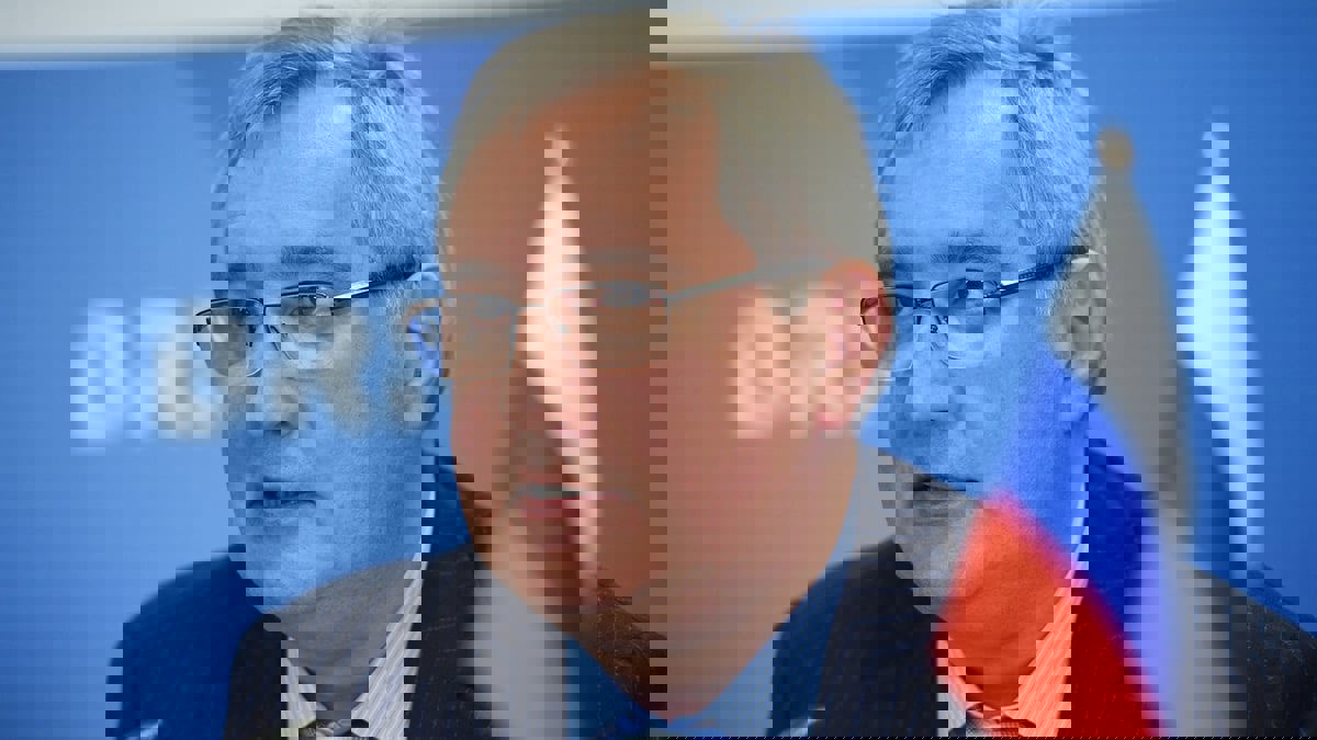 بوتين يقيل رئيس وكالة الفضاء الروسية دميتري روغوزين