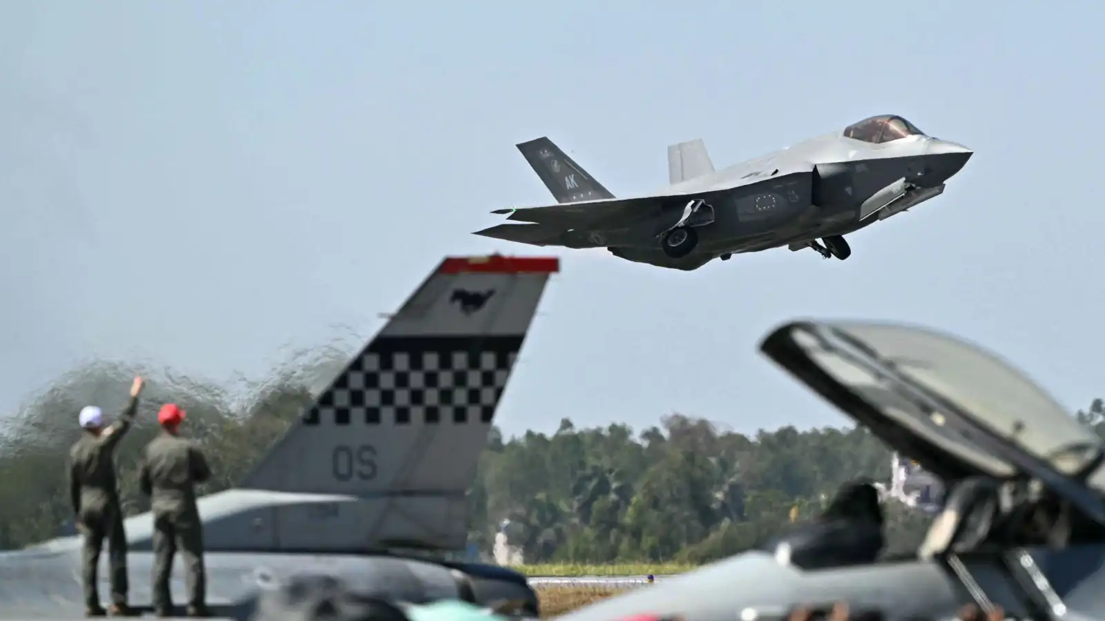 إسبانيا تتراجع عن صفقة المقاتلات الأمريكية "إف - 35"