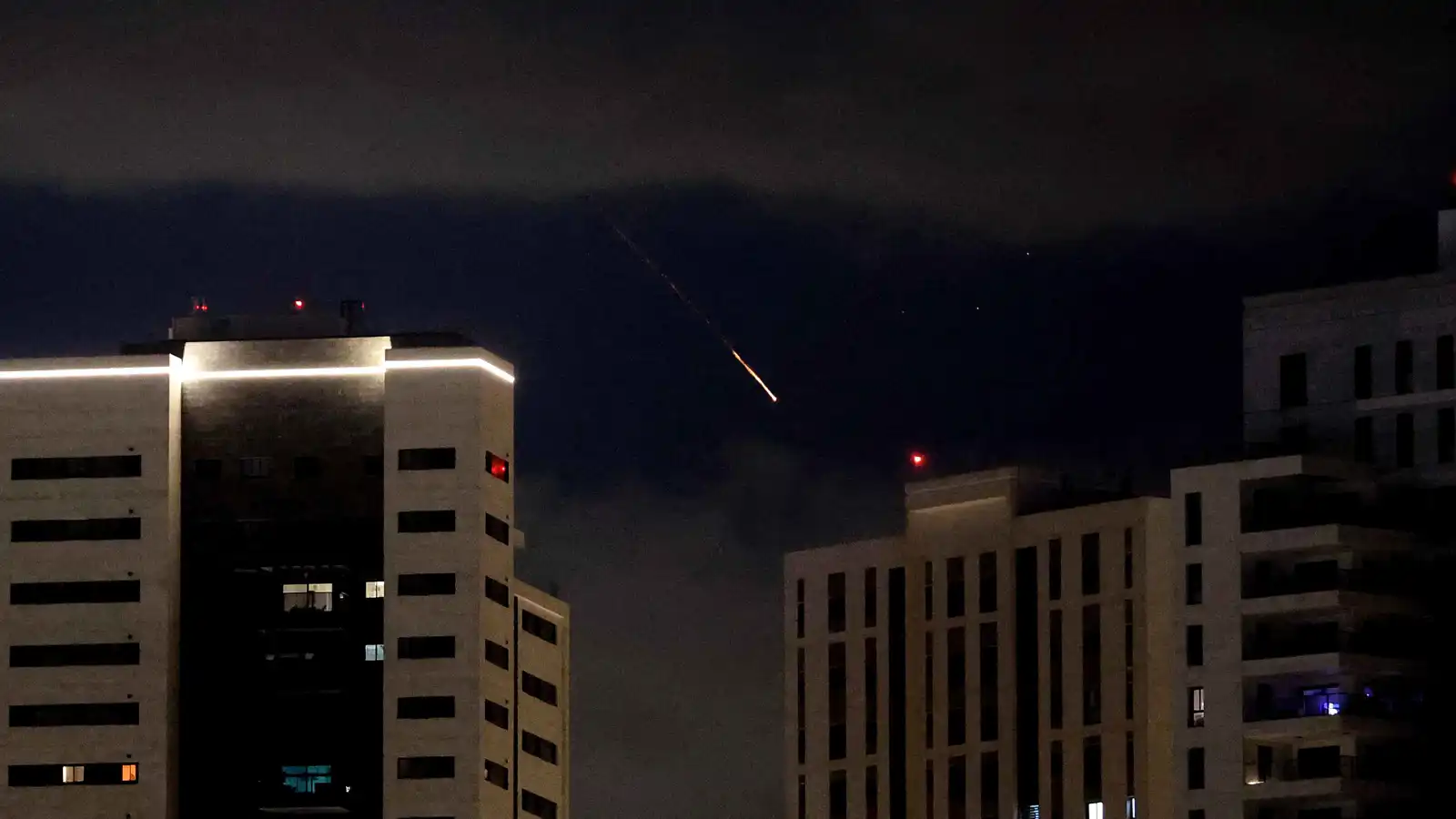 الجيش الإسرائيلي يعلن رصد إطلاق صواريخ من إيران