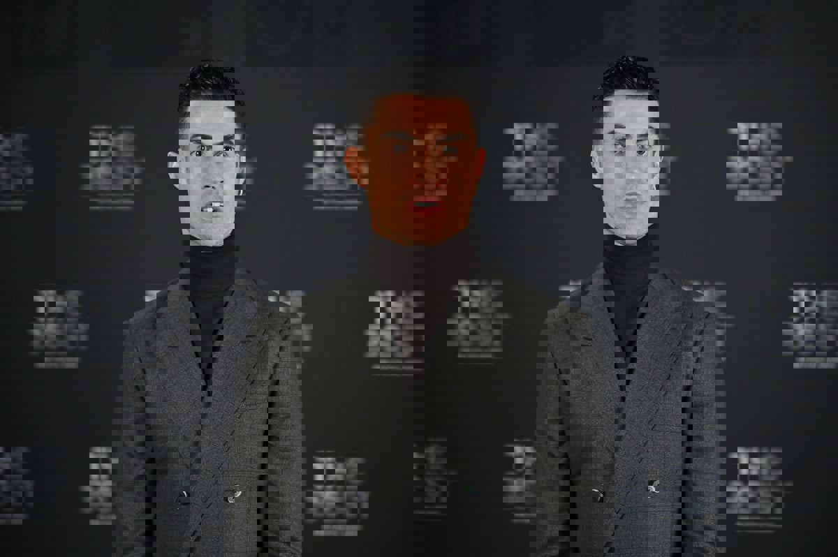 رونالدو يفتتح أول فرع عربي لشركة زراعة الشعر في مسقط