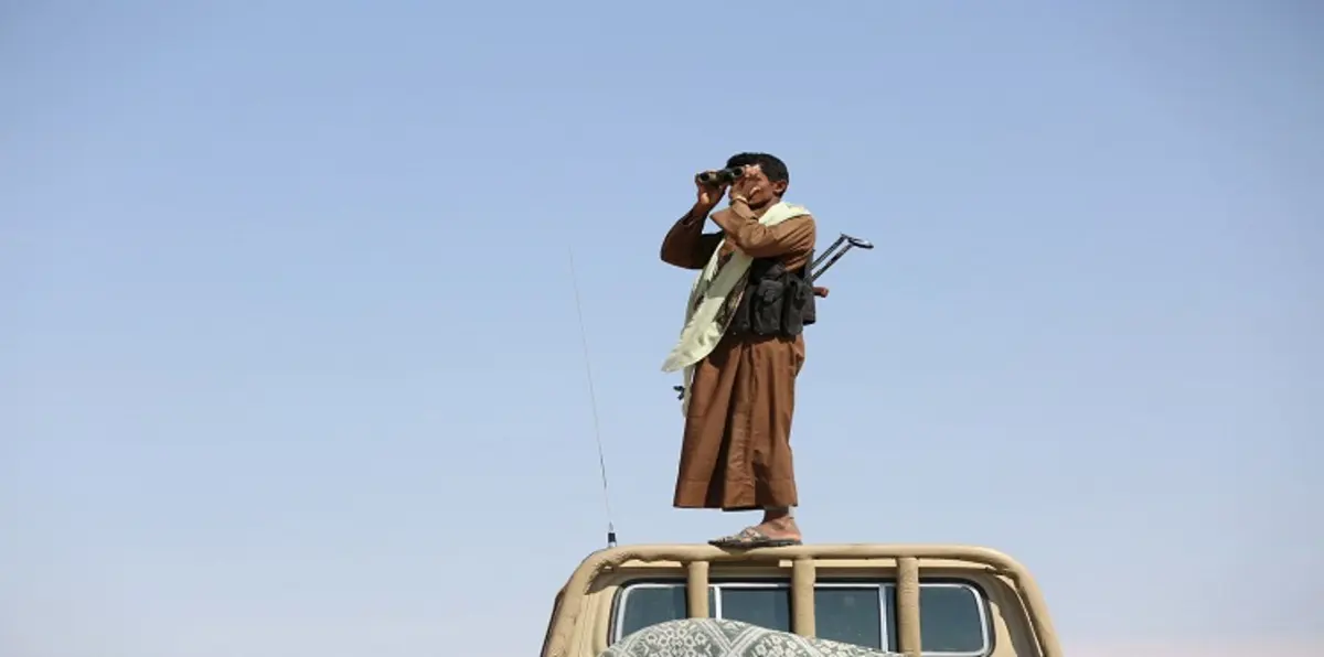 مقتل 24 مسلحًا بمعارك بين الحوثيين والمقاومة وسط اليمن