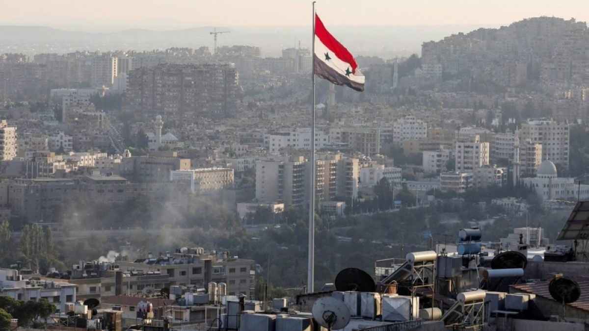 انفجارات قرب مطار المزة العسكري في دمشق (فيديو)