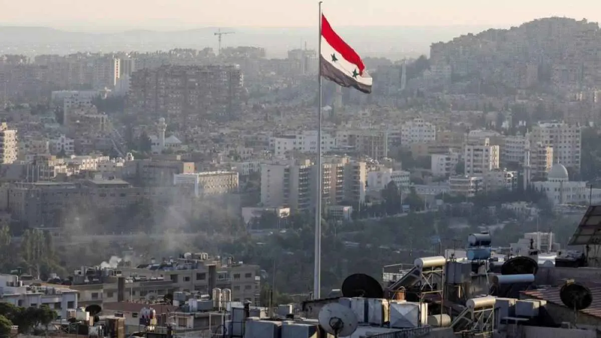 انفجارات قرب مطار المزة العسكري في دمشق (فيديو)