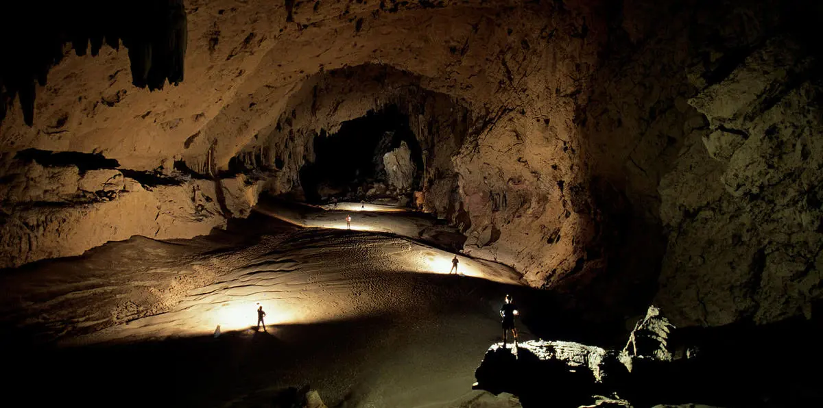 كهف أثري منحوت يدويًا في الصخر على مدى 23 عامًا (صور)