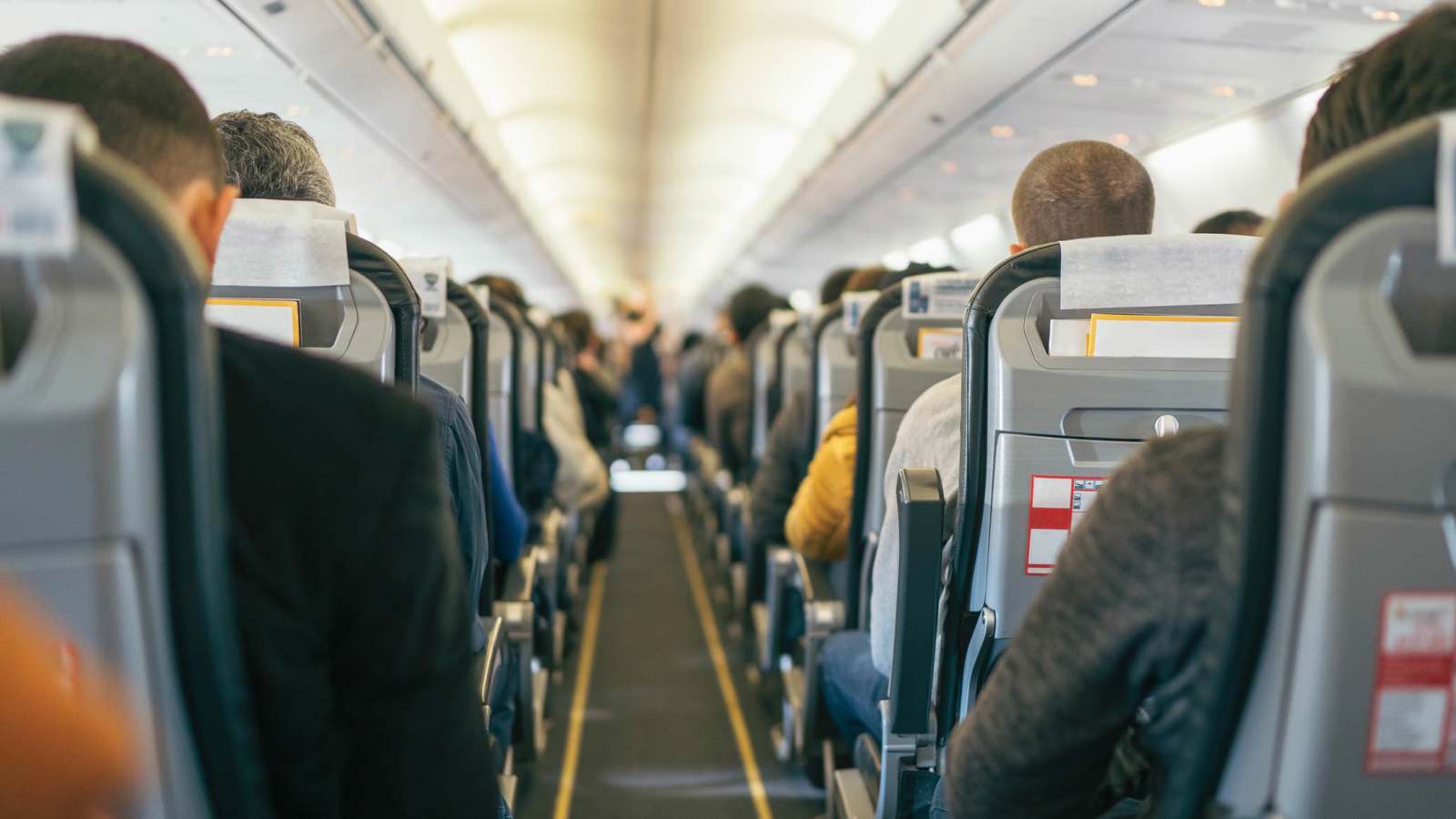 ما الذي يحدث عند وفاة شخص على متن الطائرة؟