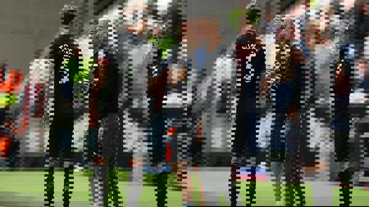 غوارديولا يكشف موعد عودة جون ستونز وموقفه من المشاركة في كأس العالم