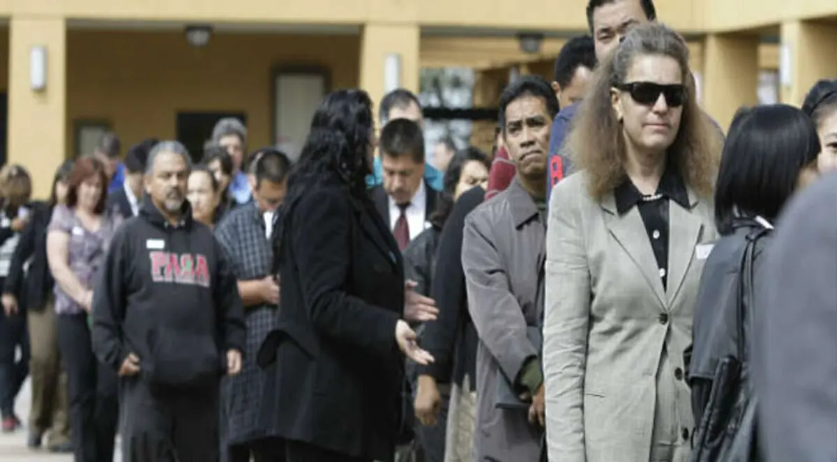 طلبات إعانة البطالة الأمريكية تسجل زيادة متواضعة