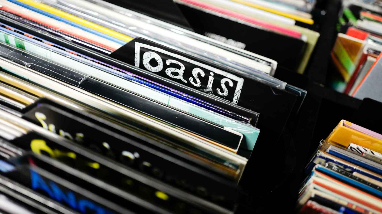 فرقة "أويسيس" الشهيرة تواجه أزمة جديدة