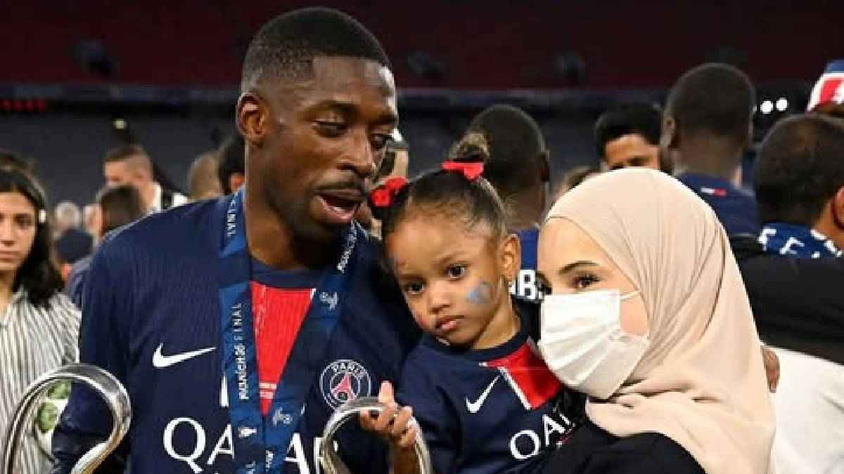 اكتسحت إنستغرام.. ما حقيقة صورة قُبلة عثمان ديمبلي وزوجته المغربية؟ (شاهد)