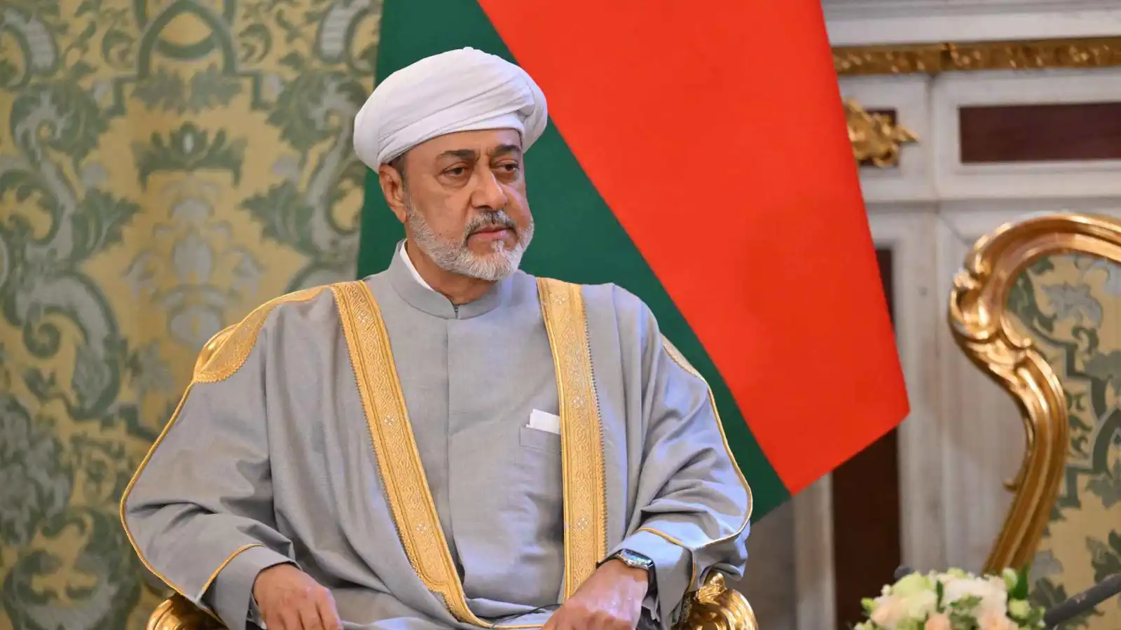 "سنتخذ الإجراءات اللازمة".. سلطان عُمان يستنكر الهجمات الإيرانية على بلاده