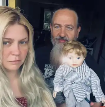 كولنز والدمية