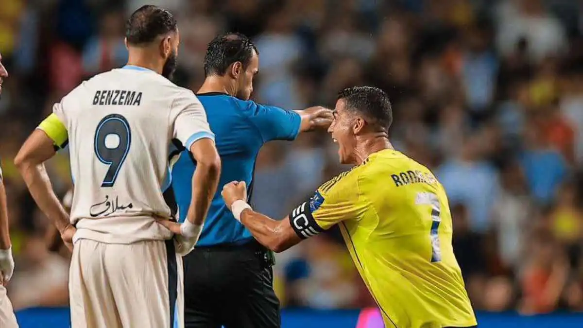 لا توجد عداوة مع بنزيما.. فابريزيو رومانو يبرئ كريستيانو رونالدو