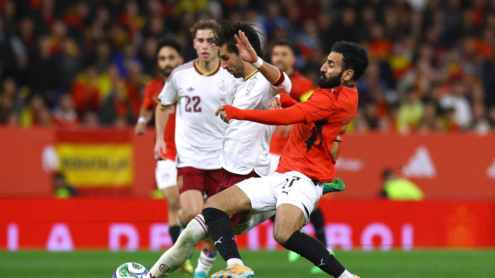 بعد شوبير .. من هو الأعلى تقييمًا بين لاعبي مصر أمام إسبانيا؟ 