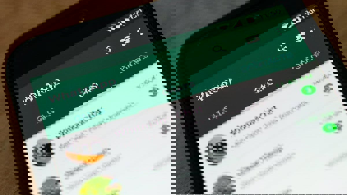 "واتساب" سيسمح لمسؤولي المجموعات بحذف أي رسالة من الدردشات