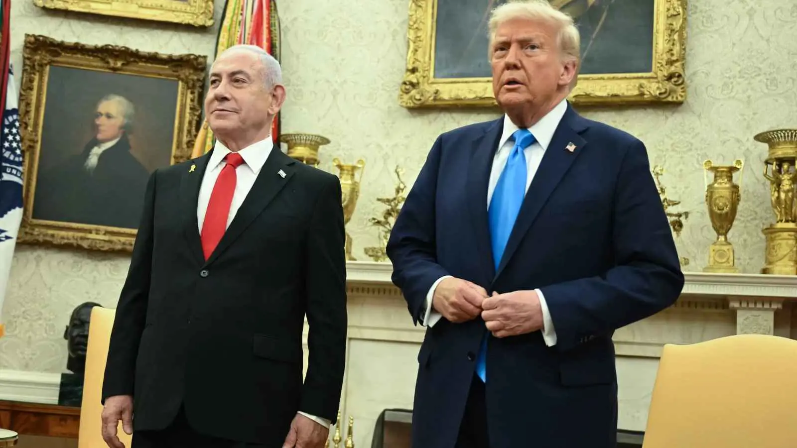 "بيجر ذهبي".. ما سرّ الهدية "الغريبة" التي تلقاها ترامب من نتنياهو؟