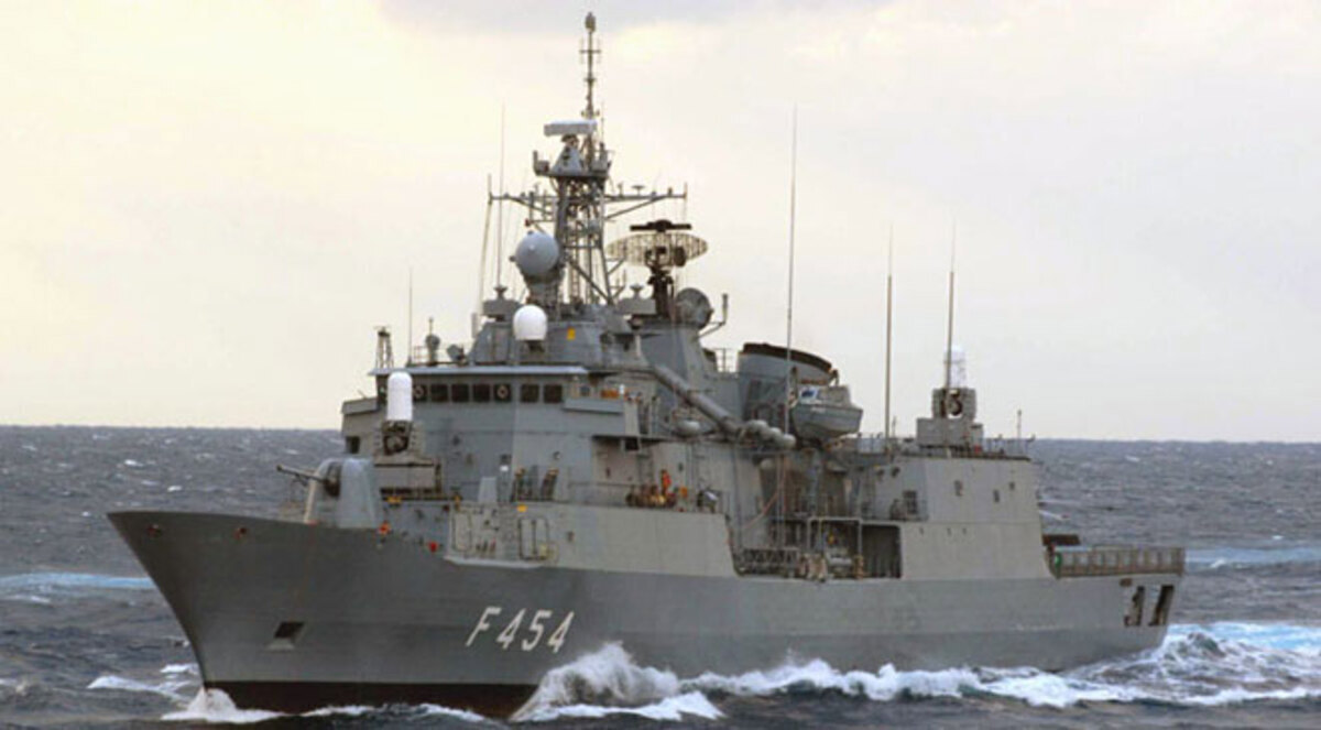 اليونان تجلي دبلوماسييها ورعايا أجانب من ليبيا