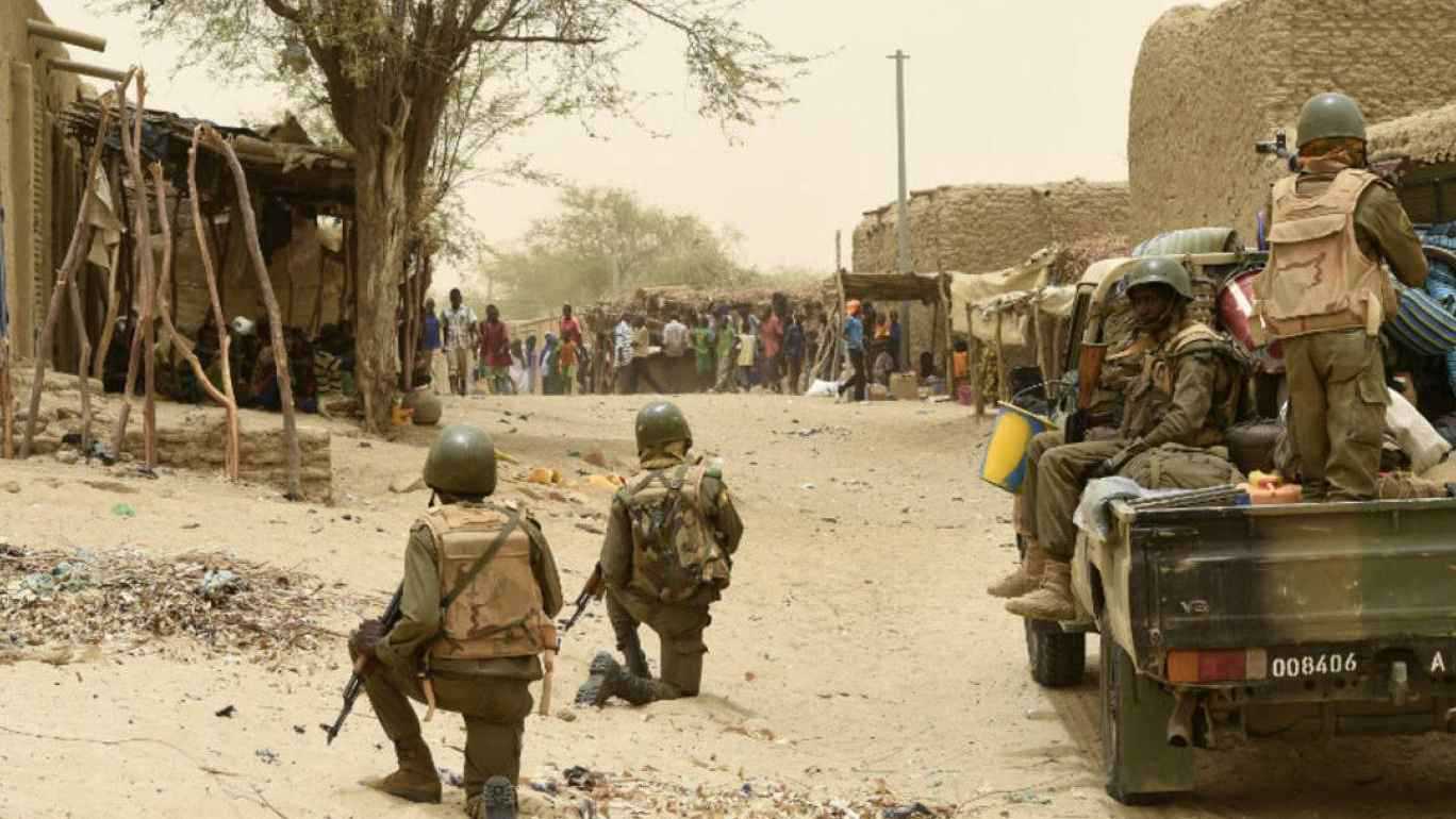 حصار خانق ومشهد قاتم.. مالي تواجه خطر الانزلاق إلى "انقلاب ثالث"