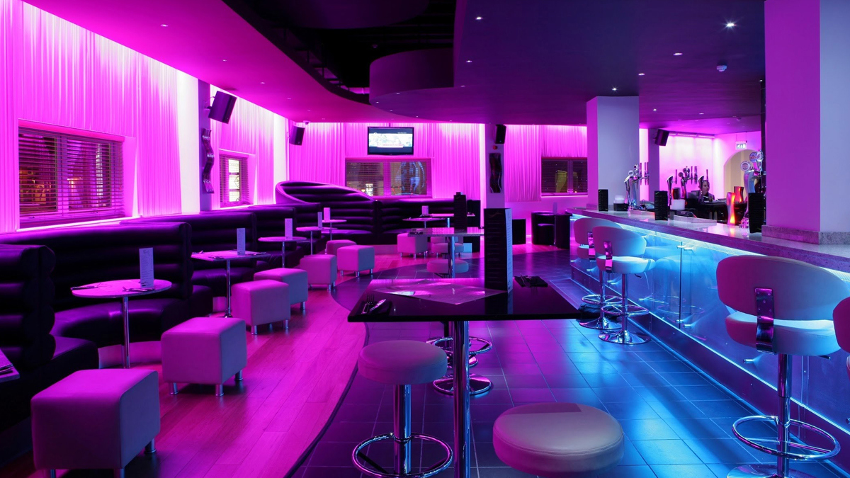 فيديو من داخل أول ملهى ليلي "حلال" يثير غضبًا بالسعودية