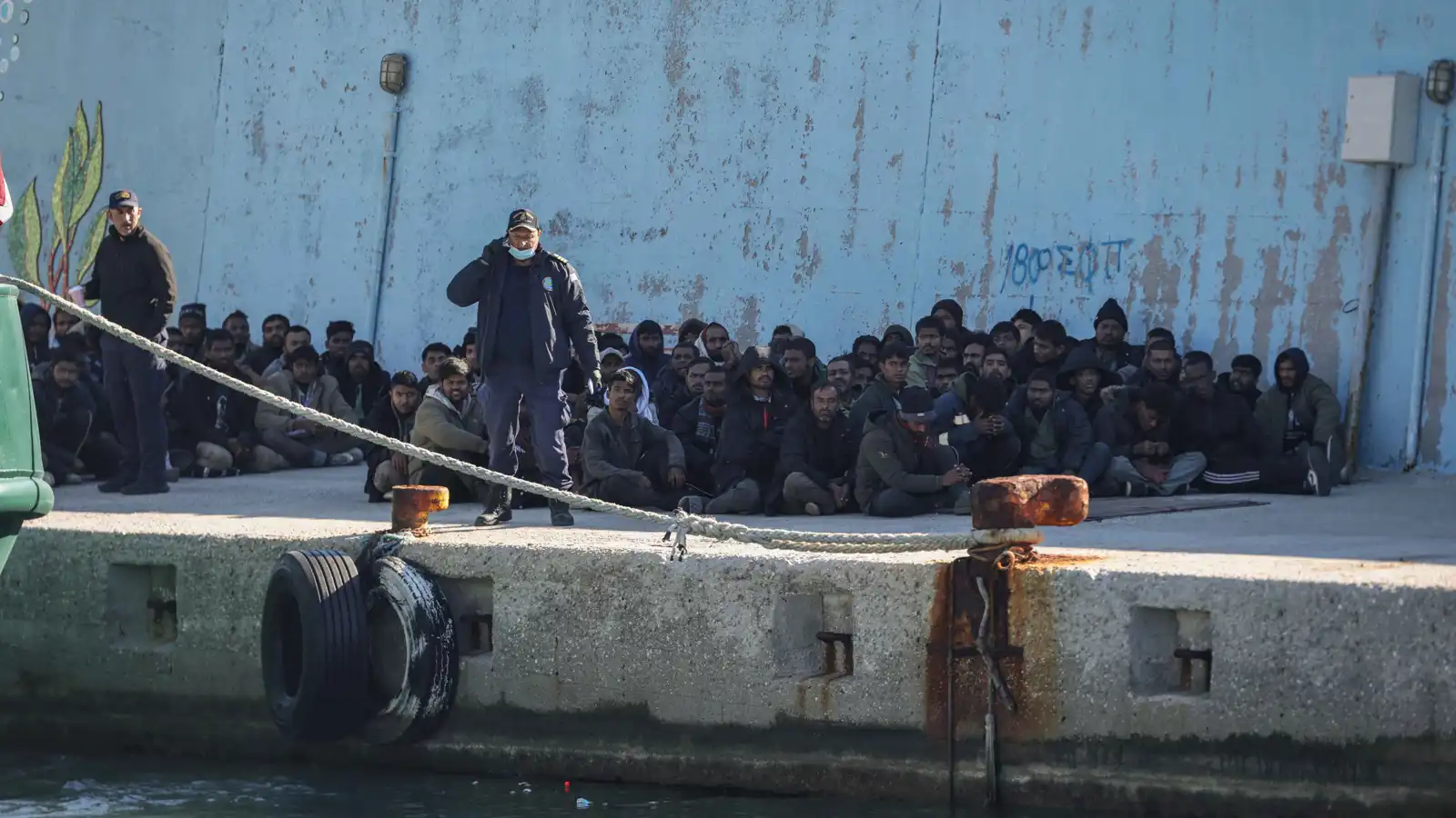 خفر السواحل اليوناني يوضح مصير مئات المهاجرين الذين أنقذهم قرب كريت